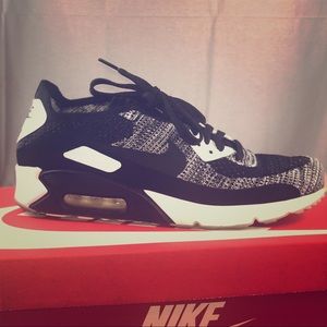 Nike Air Max 90 Flyknit